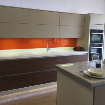 Handle-less kitchens - Linear display